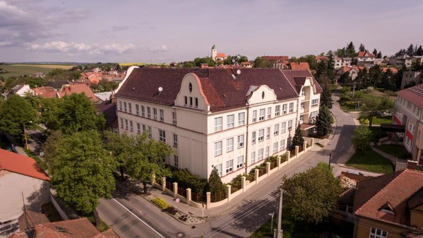 Ilustrační foto internet Školní dvůr prokoukne