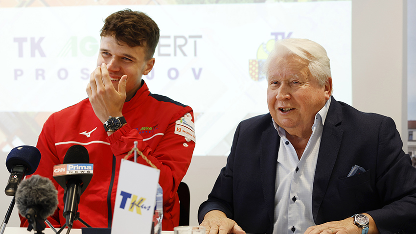 Slavné přijetí vítěze pátého grandslamu v mateřském klubu