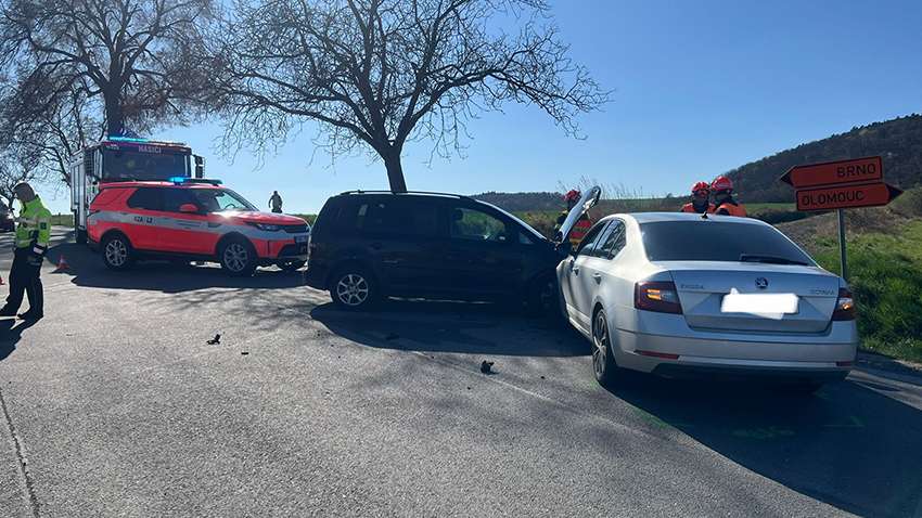 Foto Krystýna Bohatová Zraněnému dítěti pomáhali  hasiči z Brodku u Prostějova