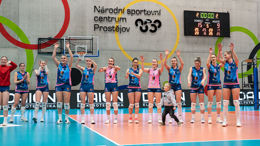 Hanačky vyválčily první výhru v sérii s odřenýma ušima