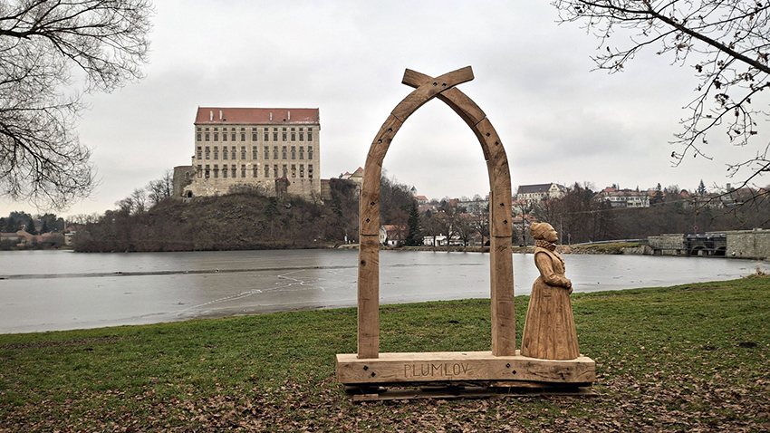 Foto Martin  Zaoral U Podhradského rybníka nebude stát Hanačka, ale Černá paní!