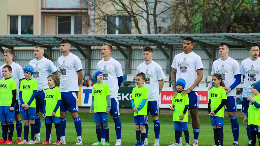 Eskáčko před úvodním výkopem vzpomnělo na Limu