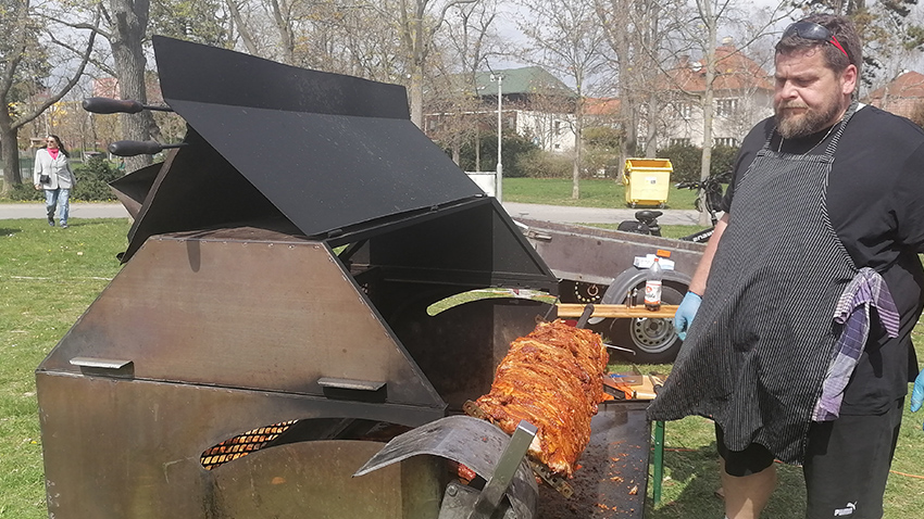 PROSTĚJOV NA TALÍŘI  v Kolářových sadech bavil