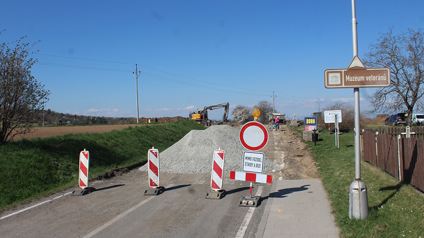 Silnice do Slatinic   JE UZAVŘENA