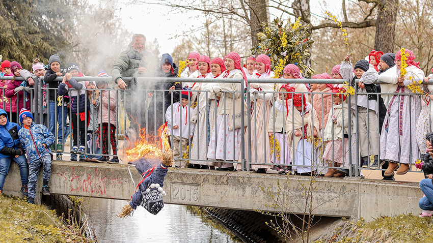 Z náměstí vynesli Moranu