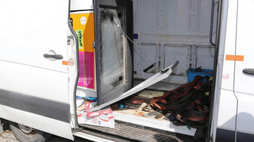 Ukradli zásilkový box v Mostkovicích