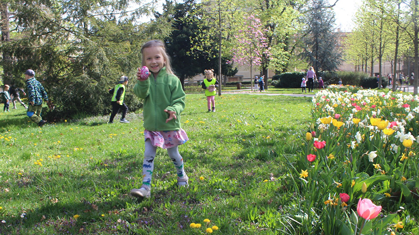 Hledání vajíček v parku  přineslo spoustu radosti 