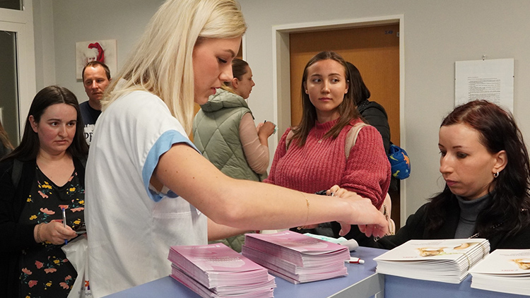 Nastávající rodiče  si prohlédli porodnici