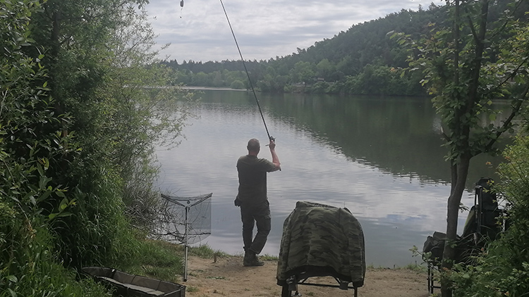 AKTUALIZOVÁNO: Břehy přehrady obsadili v sobotu rybáři
