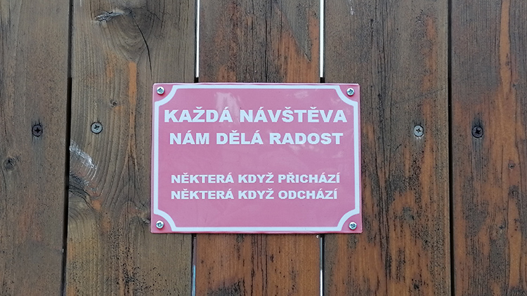 Host do domu,  čagan do ruky!