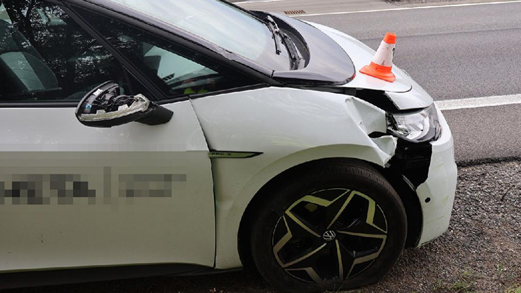 Podával si kapesník a PRÁSK!