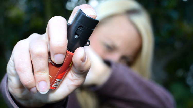 Svého druha napadla „pepřákem“