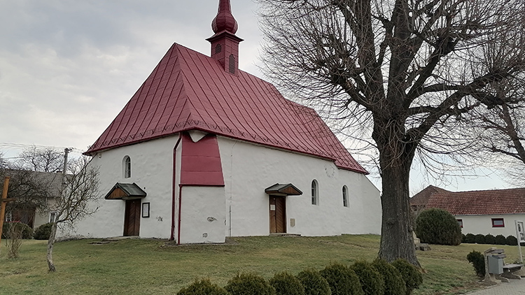 Stínava se chlubí prastarým kostelem… A ZÁZRAČNOU STUDÁNKOU!