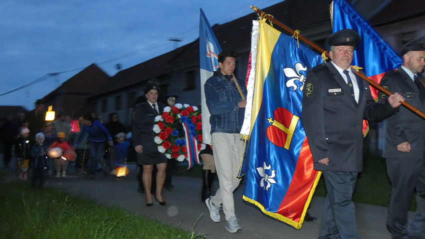Ve Zdětíně slavili osvobození lampionovým průvodem