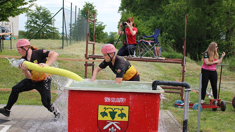 Seloutky patřily sportovnímu klání fotbalistů a hasičů