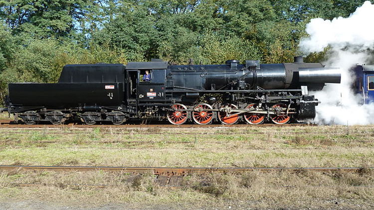 Parní vlak  profuní Prostějovem 