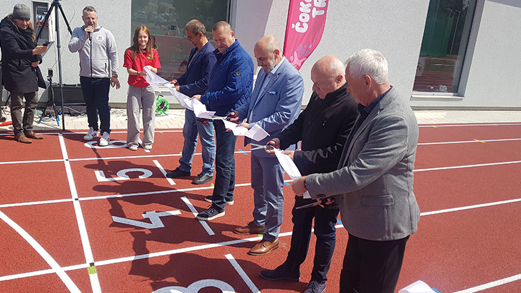 Foto Marek Sonnevend Čokoládové tretře Prostějov tentokrát přálo počasí,  do areálu ZŠ Jana Železného přilákala kvantum dětí