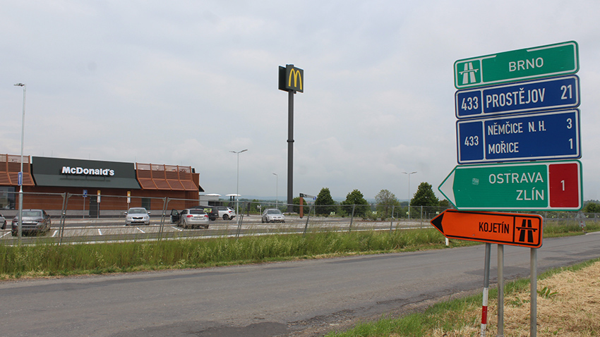 Nový „Mekáč“ v Mořicích,  práci zde našli místní