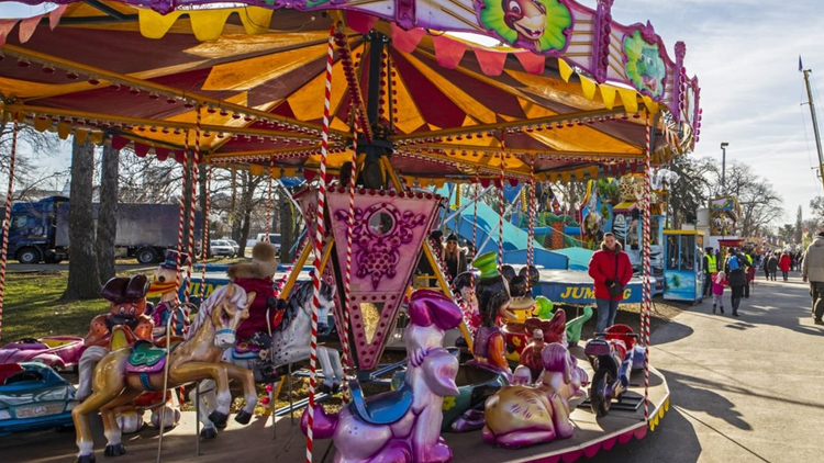 Konická pouť bude na trávě