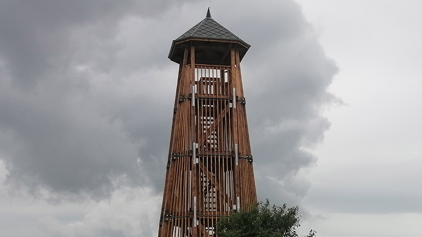 Jedna rozhledna se bourá, druhá otevírá