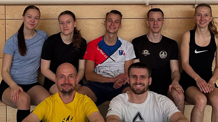 Početná korfbalová enkláva Vosíme.cz Prostějov na domácím soustředění reprezentace ČR. Foto: Facebook Korfbalisté i korfbalistky se připravují na Světové hry v Číně