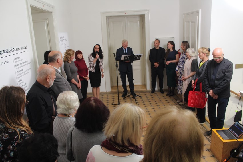 Na vernisáži se sešli zástupci Olomouckého kraje i města Prostějova. Foto: Martin Zaoral Výstava v muzeu odhaluje osudy italských uprchlíků