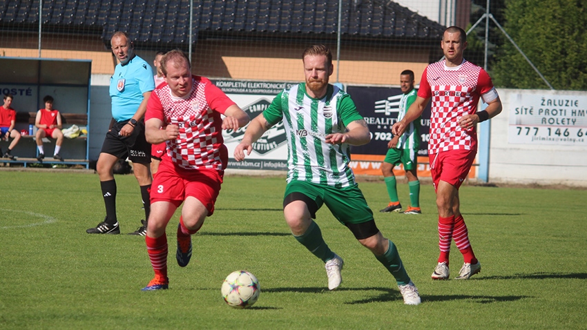 Foto: Michal Sobecký.  Vyrovnaný duel rozhodly dva údery Hané v pěti minutách