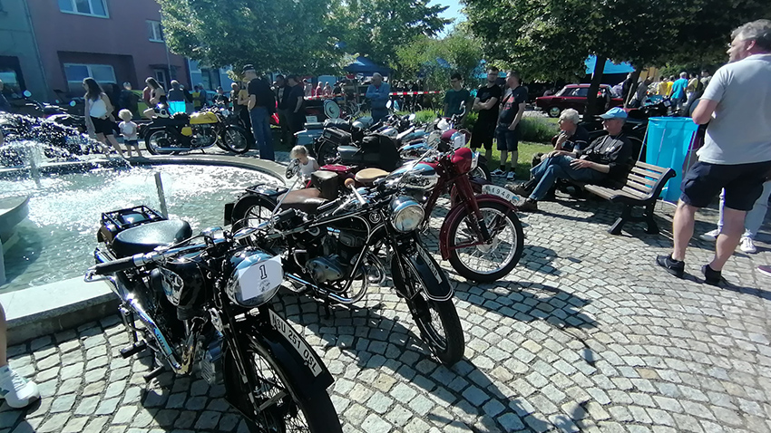 foto: Kristýna Bohatová AKTUALIZOVÁNO: Němčice zaplavily auto a moto veterány