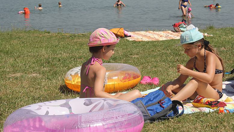 Sinice ničí vodu v  přehradě