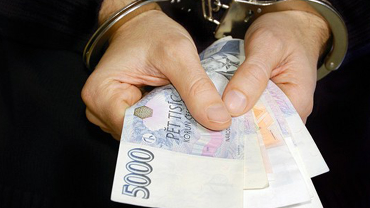 Úvěry nesplácel, hrozí mu kriminál