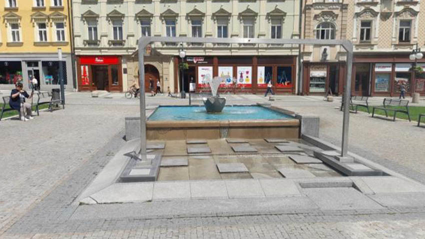 Letos o jedno mlžítko méně