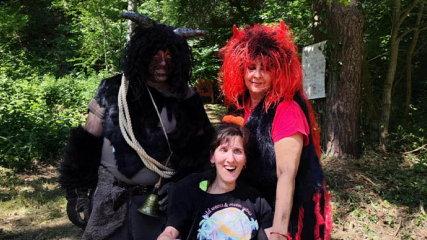 Na trasu se mohli vydat i vozíčkáři, třeba i Nikolka.  Foto: Kristýna Bohatová Myslejovice navštívily pohádkové bytosti