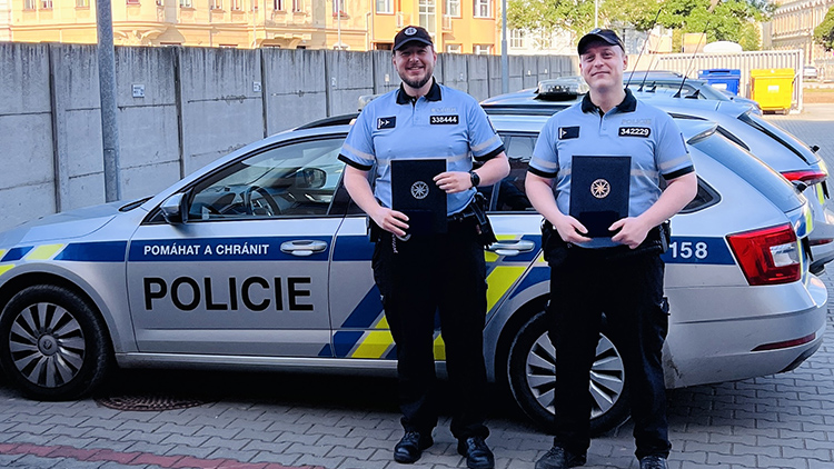 AKTUALIZOVÁNO: Policisté z Prostějova zachránili život muži v bezvědomí