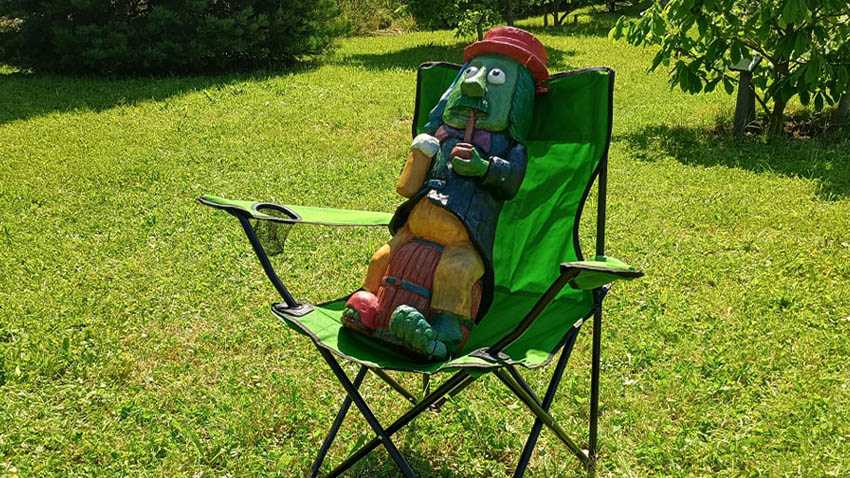 Vodník už zase střeží nejen vodu, ale i stromy a rostliny v arboretu.  Foto: FB Spolek za staré Vrahovice Do Vrahovic se vrátil vodník