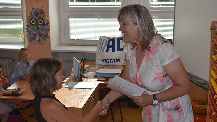 Foto: archiv Večerníku VYSVĚDČENÍ PŘEDÁNA  A ŠUP NA PRÁZDNINY!