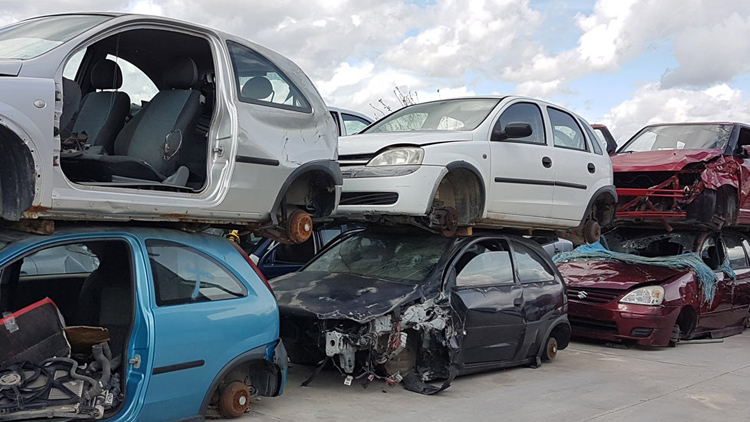 Kovošrot zpracuje více autovraků