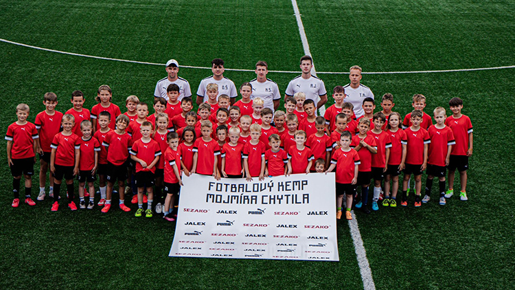 Foto: archiv Tomáše Kvapila Fotbalový kemp Mojmíra Chytila v Prostějově absolvovala téměř šedesátka dětí