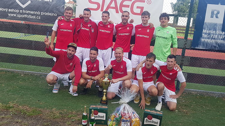 Foto: Marek Sonnevend JUBILEJNÍ DESÁTÝ METLE CUP KOŘISTÍ FC LITRPOOL!