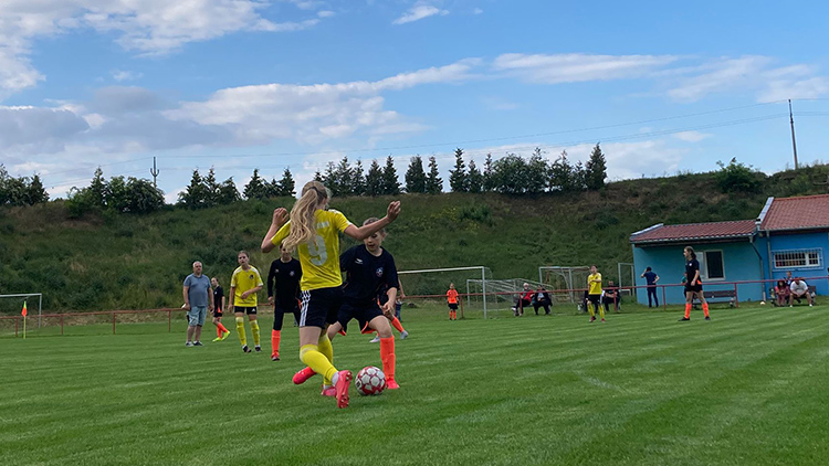Foto:  David Pekař Meziregionální srovnání čekalo i na mládežnické fotbalistky