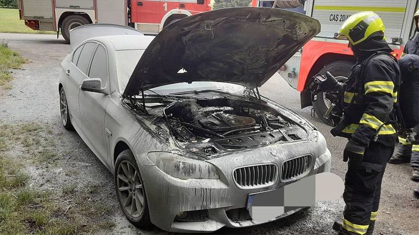 Oheň se zakousl do bavoráka