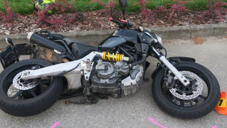 Mladá motorkářka  sebou sekla v Hrubčicích