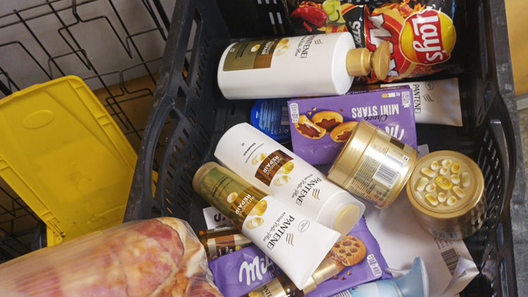 Mladistvá nechtěla platit