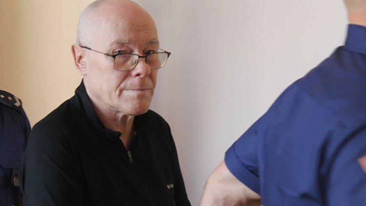 Zpověď matky třináctileté dívky, kterou pohlavně zneužíval o 46 let starší muž