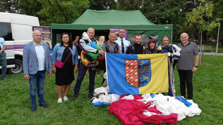 Agent 158 se vrací i s parašutisty