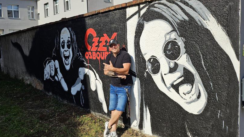 Paráda v Krokově. Vedle Beatles řádí Ozzy