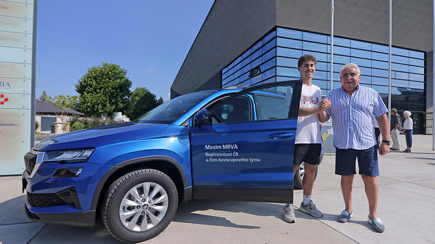 Tenisový talent dostal od TK PLUS k osmnáctinám auto