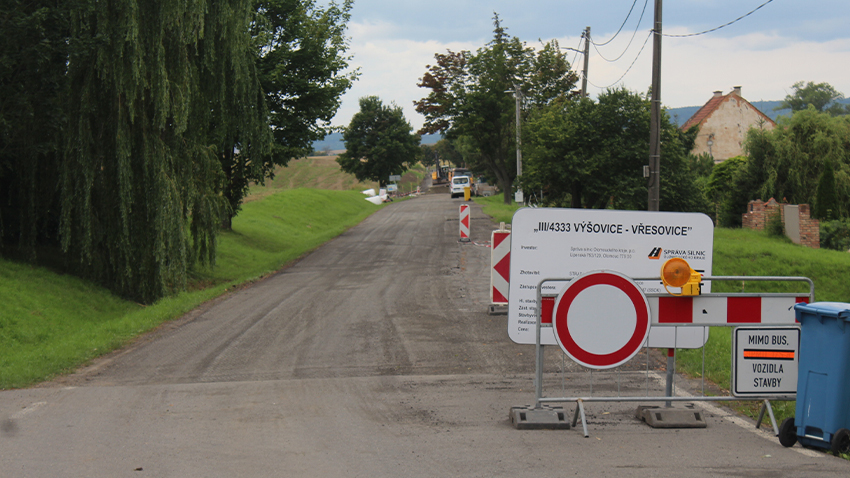 Opravy silnice do Vřesovic finišují