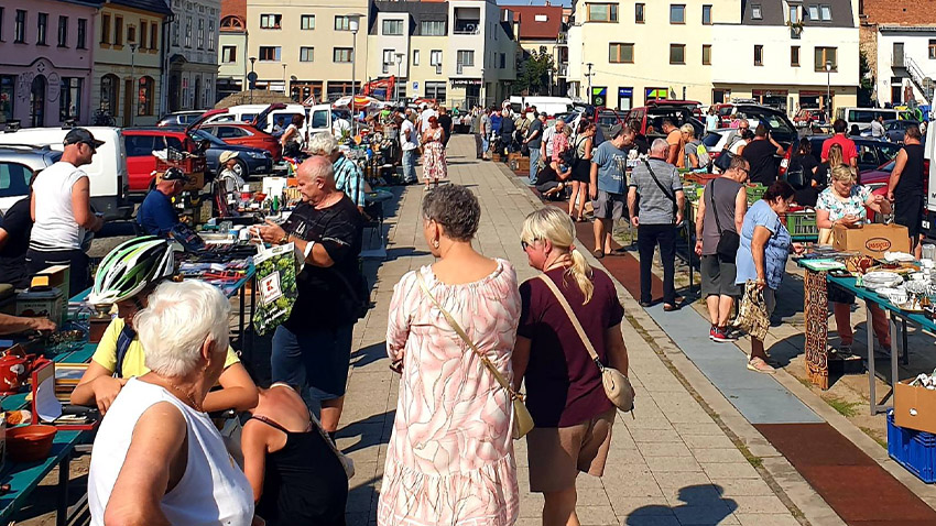 Na prostějovské tržnici se v neděli budou konat letošní předposlední sběratelské trhy. Foto: archiv Večerníku Zářijový „blešák“ je tady