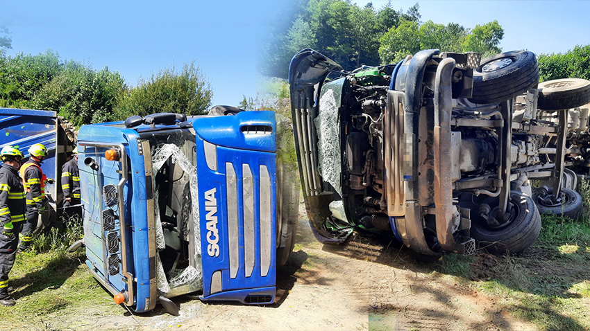 NEŠTĚSTÍ U ČUNÍNA: Náklaďák se převrátil i s řidičem