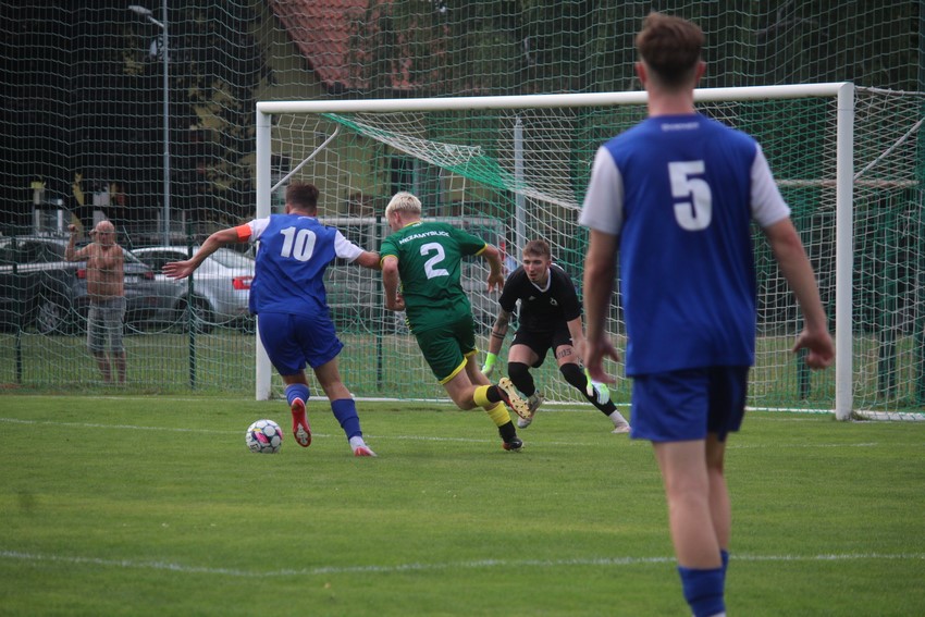 V Nezamyslicích se po bitvě body dělily. Foto: Michal Sobecký Domácí v závěru zachránili penaltou remízu